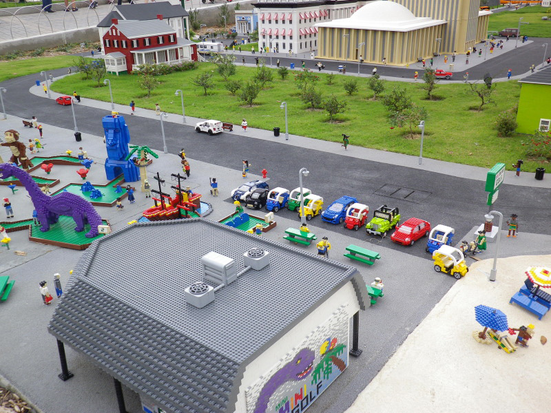 Illustration for article titled There's a Lego Bugatti Veyron hidden at Legoland